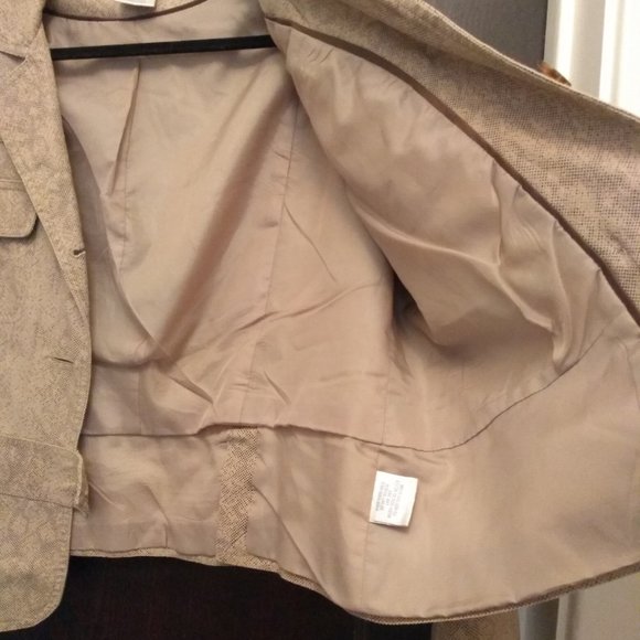 Safari Jacket. Neutral Color. Excellent Condition - Picture 8 of 16